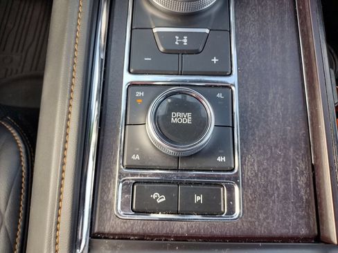 Used 2024 Ford Expedition Platinum AWD/4WD image 38