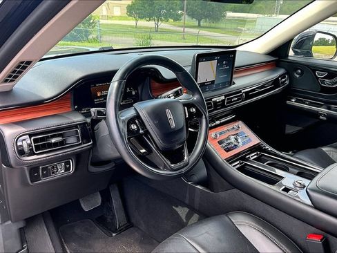 Used 2024 Lincoln Aviator Reserve AWD/4WD image 5