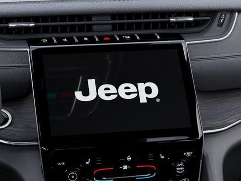 New 2025 Jeep Grand Cherokee Limited w/ Trailer Tow Package AWD/4WD image 18