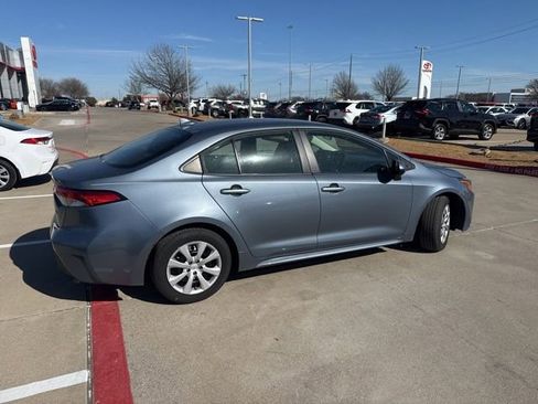 Used 2025 Toyota Corolla LE w/ Convenience Package image 3