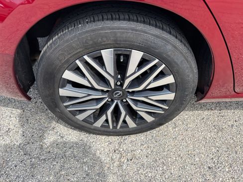 Used 2025 Nissan Altima 2.5 SV FWD image 30