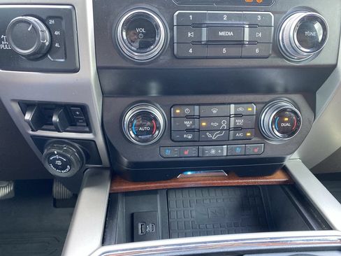 Used 2020 Ford F250 King Ranch w/ King Ranch Ultimate Package AWD/4WD image 26