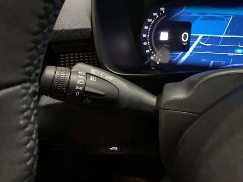 Used 2025 Volvo XC40 B5 Plus AWD/4WD image 36