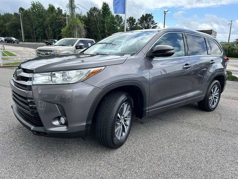 Used 2018 Toyota Highlander XLE FWD image 5