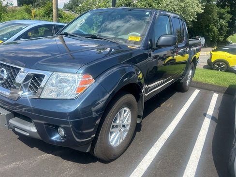 Used 2017 Nissan Frontier SV w/ SV Value Truck Package AWD/4WD image 3