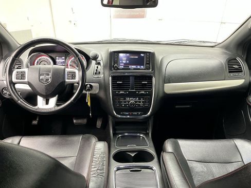 Used 2019 Dodge Grand Caravan GT FWD image 4