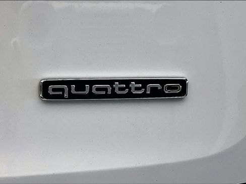 Used 2022 Audi Q5 2.0T Premium w/ Convenience Package AWD/4WD image 10