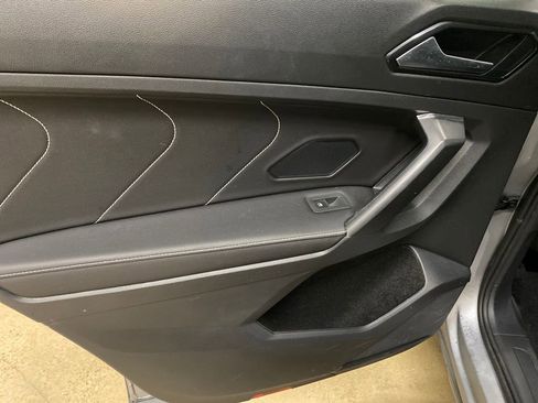 Used 2023 Volkswagen Tiguan SE image 5