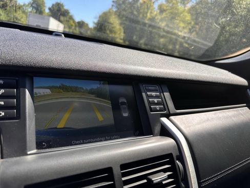 Used 2017 Land Rover Discovery Sport HSE Luxury image 22