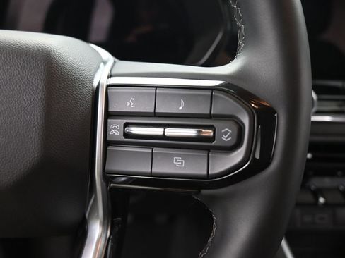 Used 2024 Chevrolet Colorado LT image 13