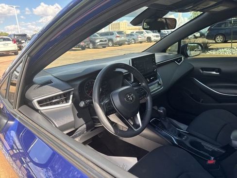 Used 2021 Toyota Corolla SE image 3