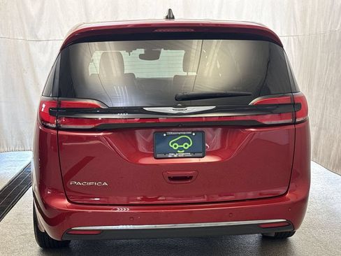 Used 2025 Chrysler Pacifica Select FWD image 6