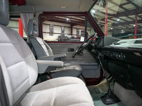 Used 1990 Volkswagen Vanagon Multi-Van image 38