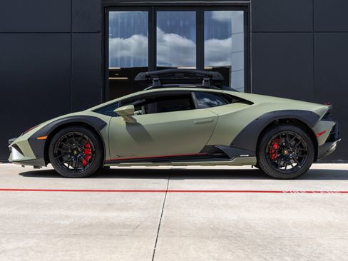 Used 2024 Lamborghini Huracan Sterrato AWD/4WD image 9