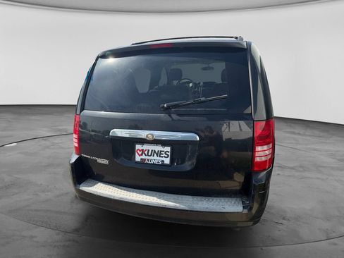 Used 2008 Chrysler Town & Country Touring FWD image 8