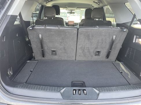 Used 2022 Ford Explorer XLT w/ Equipment Group 202A image 12