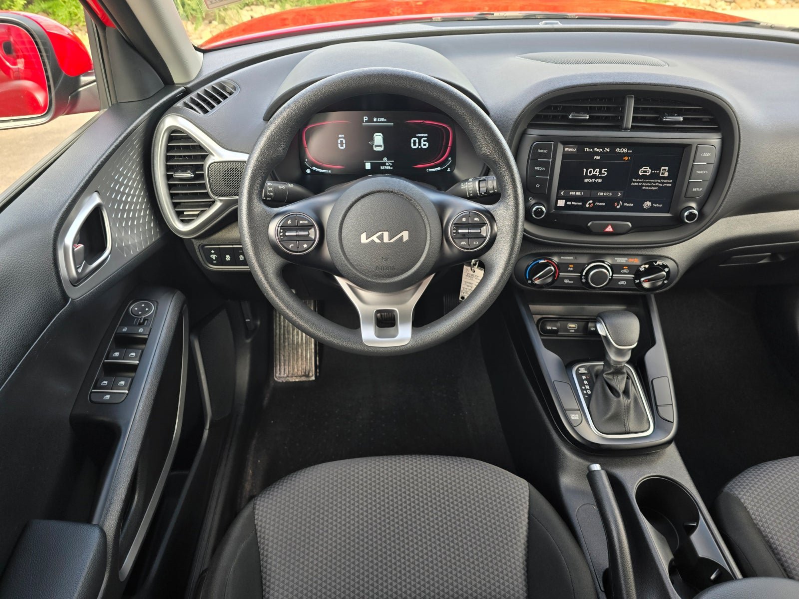 Used 2023 Kia Soul LX FWD image 13