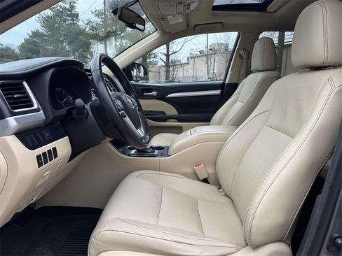 Used 2015 Toyota Highlander XLE image 18