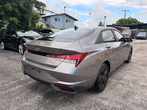 Used 2022 Hyundai Elantra SEL FWD image 9