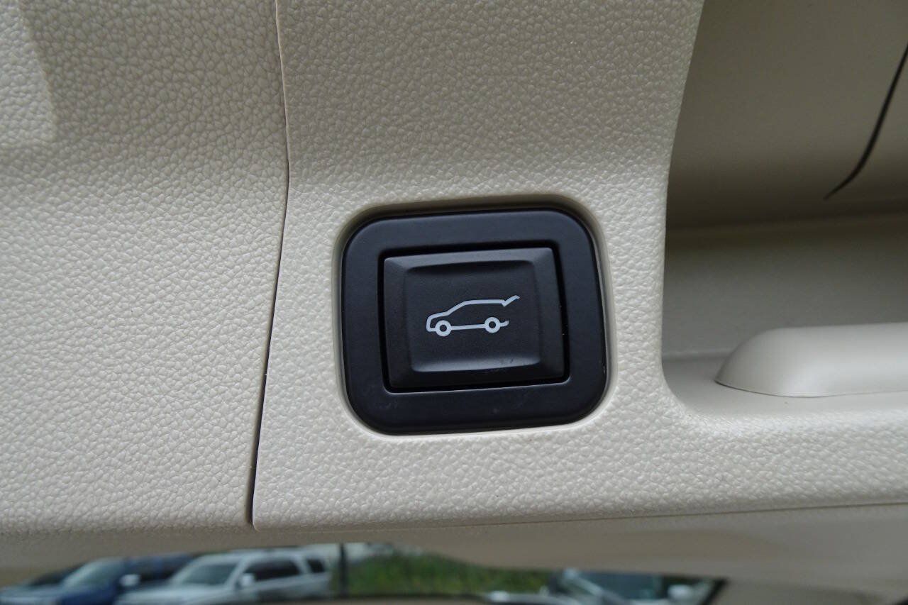Used 2019 GMC Acadia Denali w/ Technology Package AWD/4WD image 10