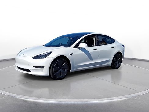 Used 2022 Tesla Model 3 Long Range AWD/4WD image 4