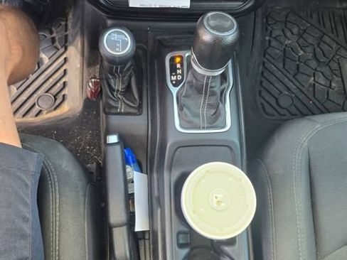 Used 2021 Jeep Wrangler Unlimited Sahara AWD/4WD image 15