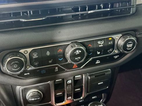 Used 2024 Jeep Wrangler Unlimited Sahara w/ Technology Group image 19