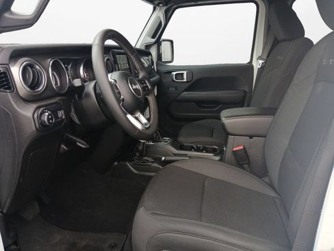 Used 2023 Jeep Gladiator Overland AWD/4WD image 19