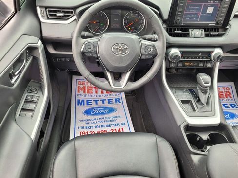 Used 2021 Toyota RAV4 XLE Premium image 7