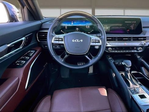Used 2025 Kia Telluride SX w/ SX Captain's Chair Package AWD/4WD image 5