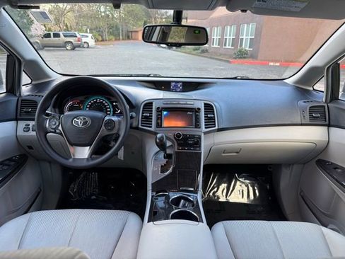 Used 2013 Toyota Venza LE w/ LE Convenience Pkg image 12