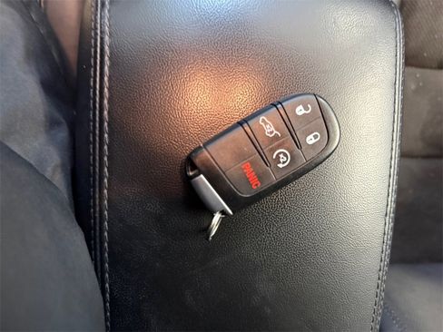 Used 2020 Jeep Grand Cherokee Altitude image 32