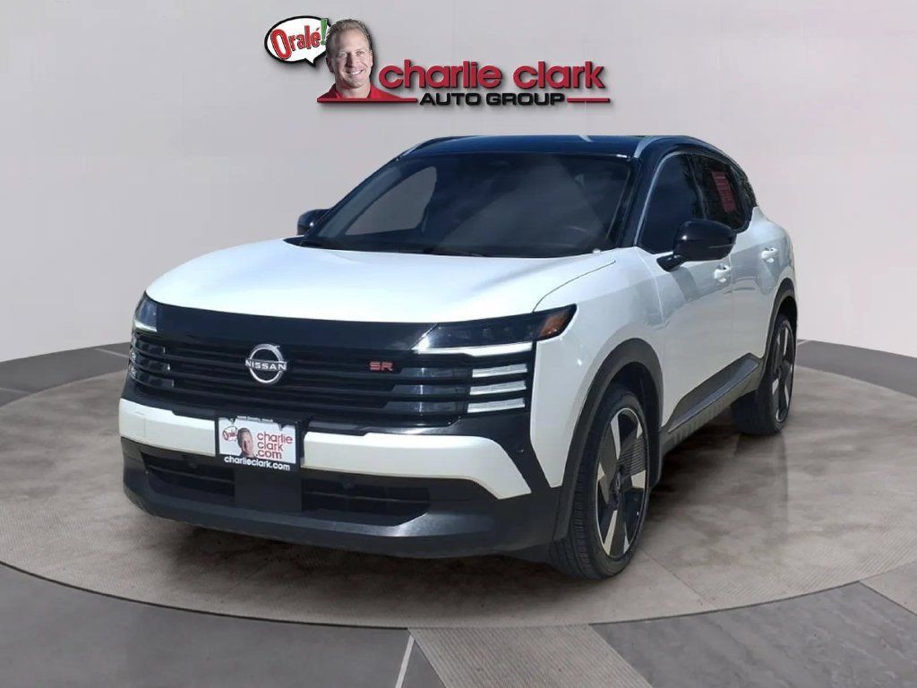 Used 2025 Nissan Kicks SR AWD/4WD image 1