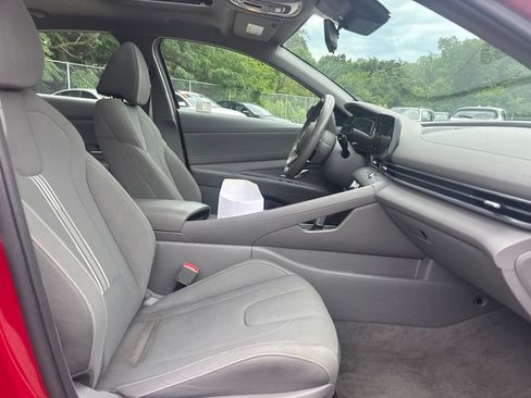 Used 2025 Hyundai Elantra SEL FWD image 18
