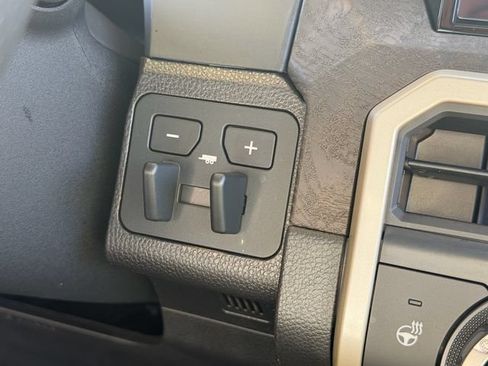 Used 2025 Toyota Tacoma Limited AWD/4WD image 30
