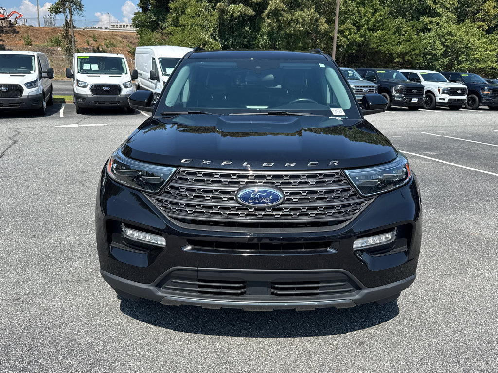 Used 2024 Ford Explorer XLT w/ Equipment Group 202A AWD/4WD image 2