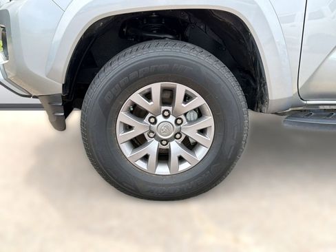 Used 2016 Toyota Tacoma SR5 image 10