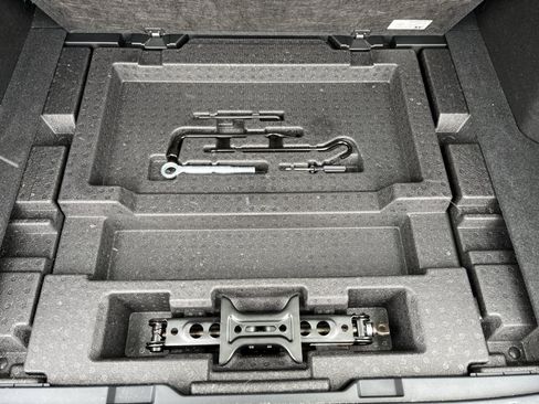 Used 2024 Subaru Outback Premium image 12