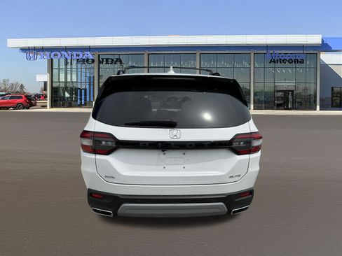 Certified 2024 Honda Pilot Elite image 8