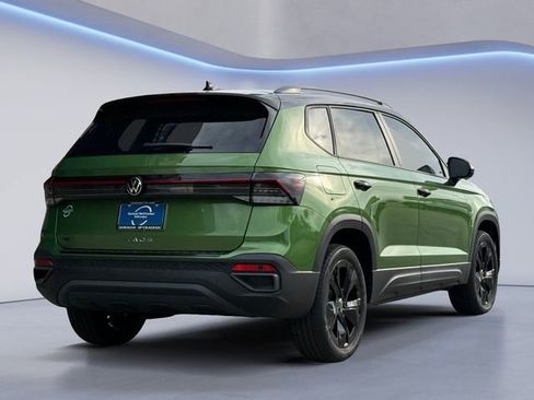 New 2026 Volkswagen Taos SE image 5