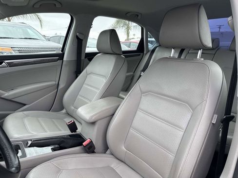 Used 2018 Volkswagen Passat 2.0T SE FWD image 9