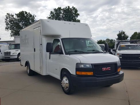 Used 2018 GMC Savana 3500 w/ Driver Convenience Package RWD image 5
