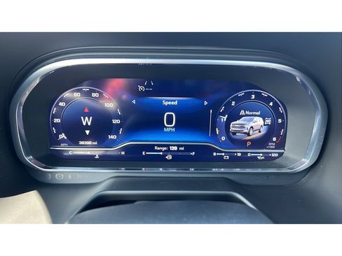 Certified 2024 Chevrolet Tahoe Z71 w/ Luxury Package AWD/4WD image 15