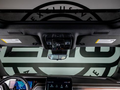 Used 2025 GMC Yukon Denali w/ Denali Reserve Package image 9