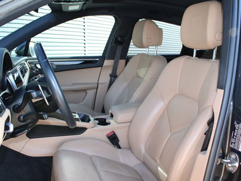 Used 2022 Porsche Macan S image 5