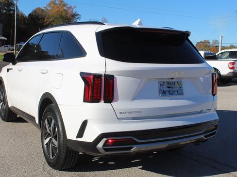 Used 2023 Kia Sorento EX image 8