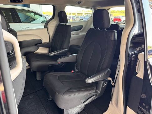 Used 2023 Chrysler Voyager LX FWD image 20