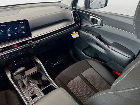Used 2025 Kia Sorento LX image 23