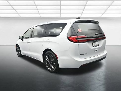 New 2026 Chrysler Pacifica Select image 6