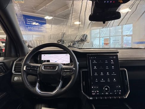 Used 2025 GMC Acadia Elevation image 10